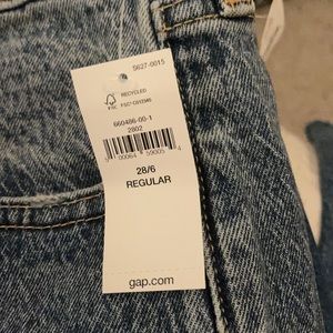 GAP HIGH RISE MOM JEAN